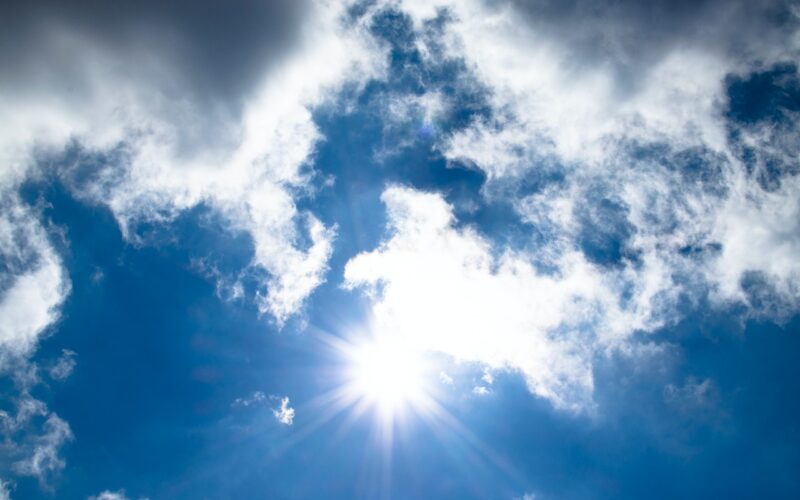 Håll den farliga UV-strålningen borta med hjälp av solfilm